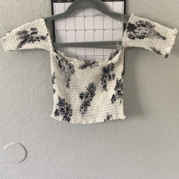 HOT KISS CROP TOP! - Picture 2 of 2